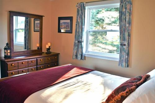Seascape Coastal Retreat - 2 ADULTS ONLY - HOT TUB AND WITHOUT HOT TUB OCEANFRONT PROPERTY in Ingonish Beach (NS)