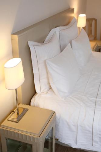 1 queen bed, 2 twin beds