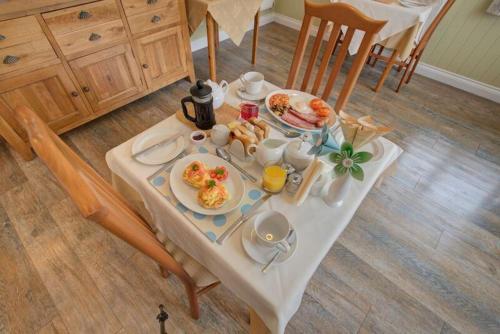 Fair Winds Guest House - image 12