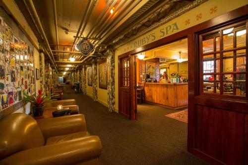 McMenamins Grand Lodge - 로비