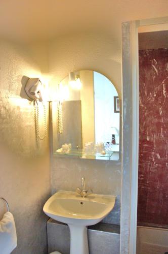 The Originals Boutique Villa Montpensier Pau (Inter-Hotel) - image 11