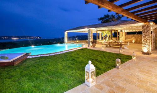  Kastania Villa Sleeps 6 Pool Air Con WiFi in Kastanéa