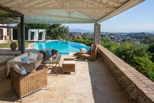  Kastania Villa Sleeps 6 Pool Air Con WiFi in Kastanéa