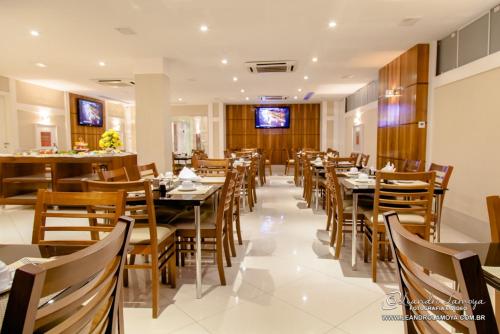 Restaurant, Capri Hotel near Rio de Janeiro-Galeão International Airport