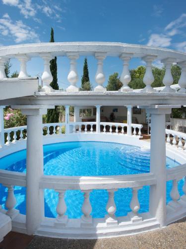 Beaucaire Villa Sleeps 15 Pool WiFi gîte à louer Vallabrègues