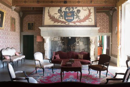 Cesseras Chateau Sleeps 18 Pool WiFi gîte à louer Cassagnoles