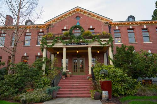McMenamins Grand Lodge - 숙소 외관