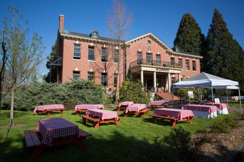 McMenamins Grand Lodge - 숙소 외관