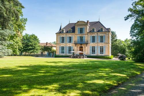 La Pacaudiere Chateau Sleeps 12 Pool WiFi gîte à louer Chenay-le-Châtel