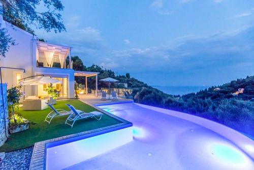  Kavalleraina Villa Sleeps 6 Pool Air Con WiFi in Kavalléraina