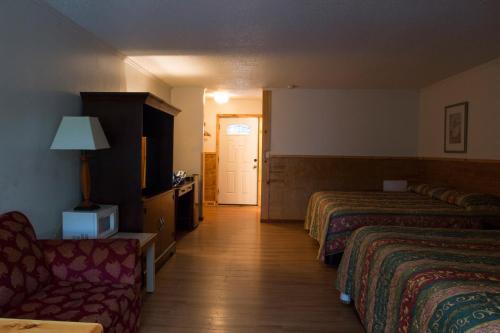 King Hendrick Motel and Suites