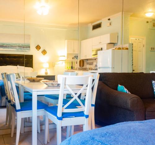 10StepsToTheBeach Hollywood Rentals by Owner - image 5