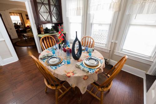 Kid Friendly Hotels Near Josiah White Ii C Boat Rides And Hugh A Smiling House In Lehigh Valley Easton Pennsylvania