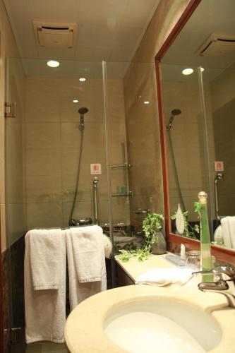 Dalian Asia Pacific Service Apartment Room Type - One-Bedroom Suite