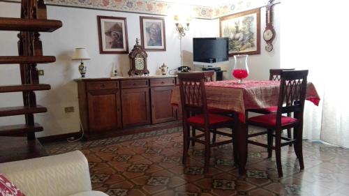 Casa De Spuches – Palermo, CA