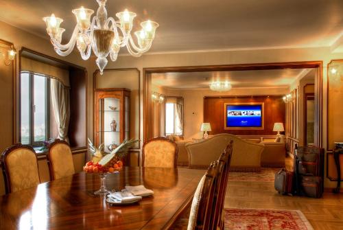 Presidential Suite image 2