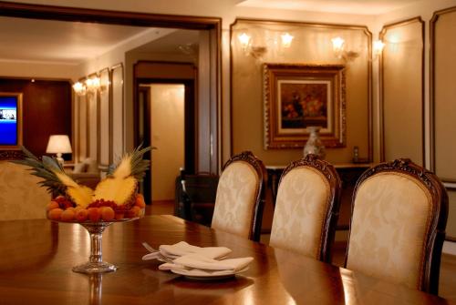 Presidential Suite image 3