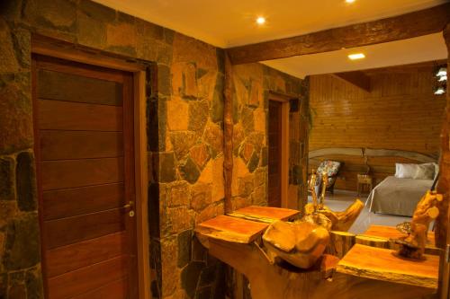 Tupa Lodge Tupa Lodge is conveniently located in the popular Puerto Iguazu area. The property features a wide range of facilities to make your stay a pleasant experience. Service-minded staff will welcome and gu