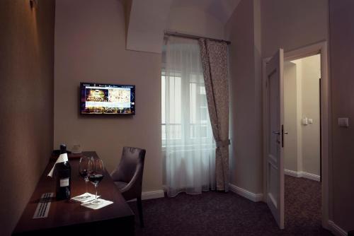 Hotel Ambassador - image 11