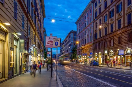 Vatican Suites Apartments - image 3
