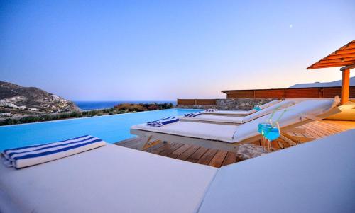  Elia Villa Sleeps 8 Pool Air Con WiFi in Ftelia