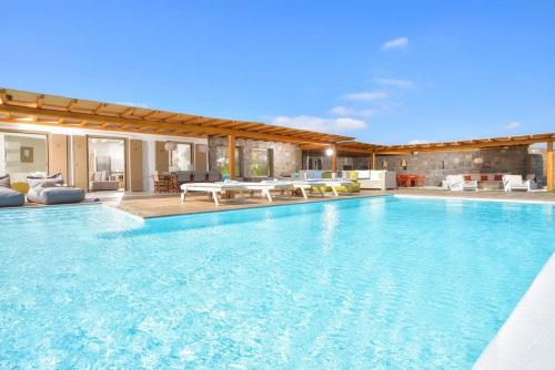  Elia Villa Sleeps 8 Pool Air Con WiFi in Ftelia