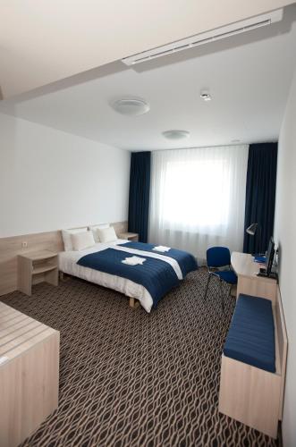 Double or Twin Room image 5