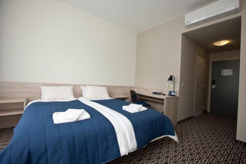Double or Twin Room image 6