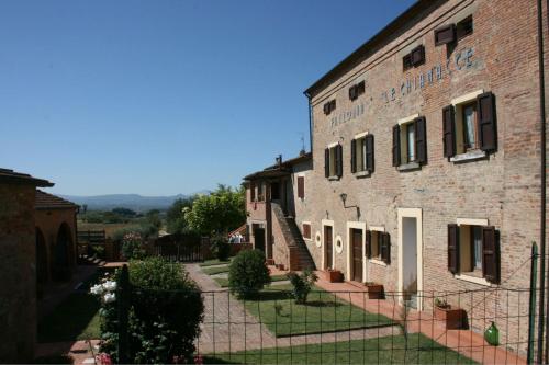  Chianacce Apartment Sleeps 4 Pool, Pension in Cortona bei Pietraia