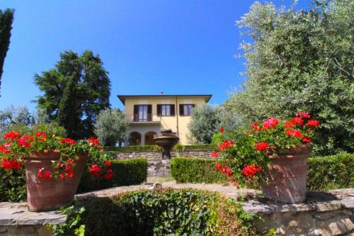  Monte San Savino Villa Sleeps 8 Pool WiFi, Pension in Monte San Savino