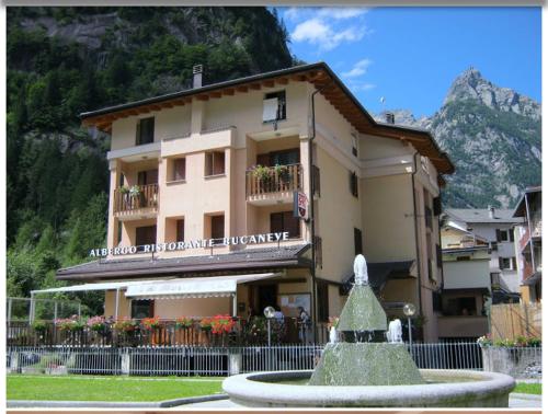 Hotel Ristorante Bucaneve, San Martino bei Chiavenna