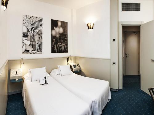 2 twin beds