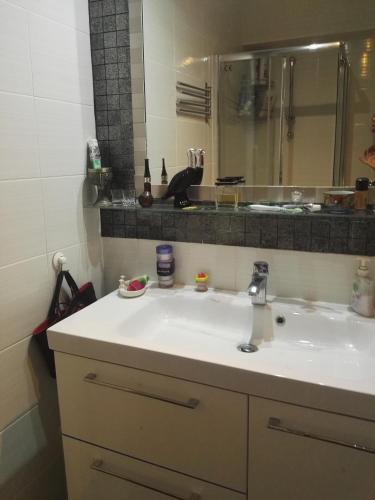 One bedroom apartment new with large living room