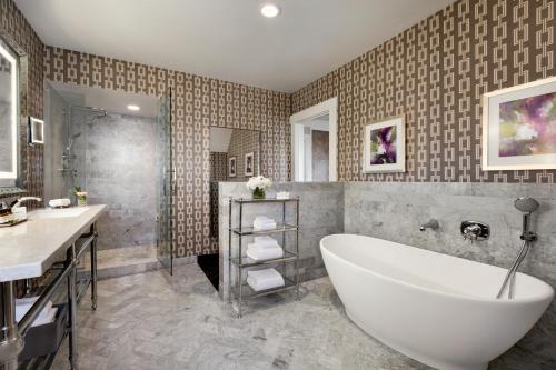 165679784 Claremont Resort & Club