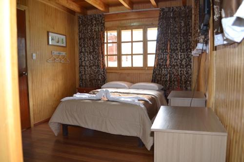 1 double bed, 1 bunk bed