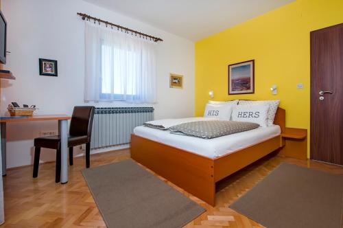 1 queen bed