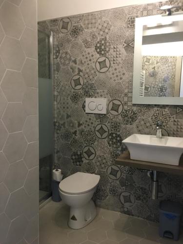 JULES PLACE - image 3