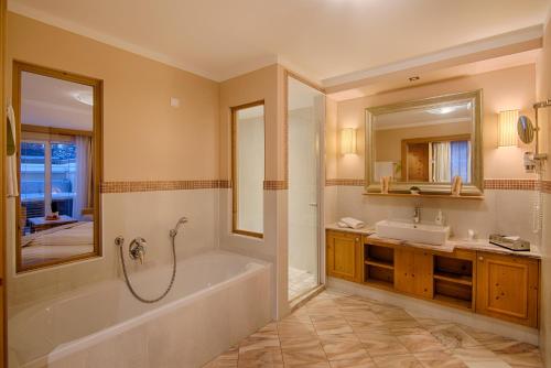 Majestic Hotel & Spa Resort - image 8