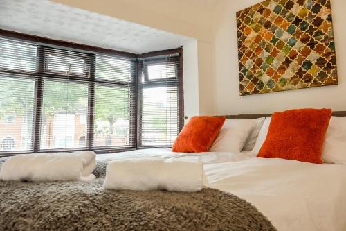 Lolite Homes - 3 Bed House near NEC Genting Arena Resort World & Airport - Whitecroft Serviced Home