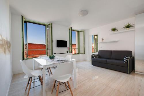 Cannes Old Town Suites - image 4