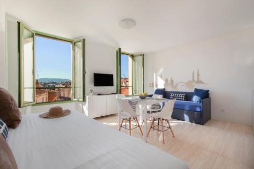 Cannes Old Town Suites - image 6