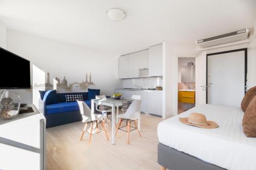 Cannes Old Town Suites - image 12