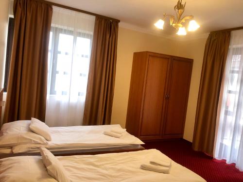Standard Double or Twin Room with Balcony image 5