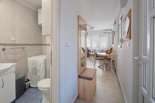 One-Bedroom Apartment image 10