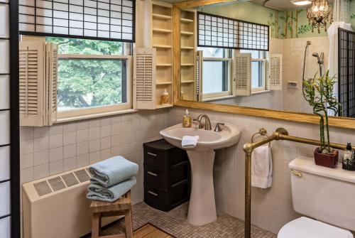 Silver Heart Inn & Cottages in Independence, USA
