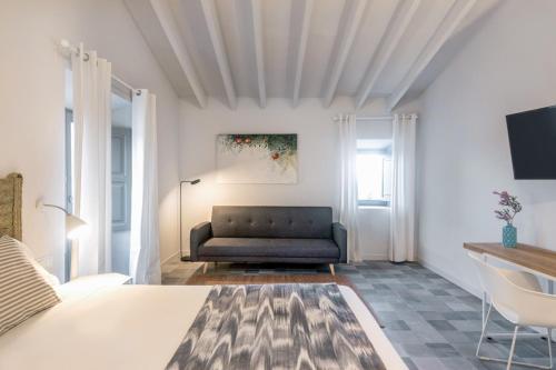 Son Gris - image 5