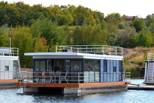 Hausboot No. 5 Treibholz - Mücheln