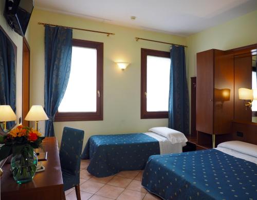 Hotel Cris - image 4