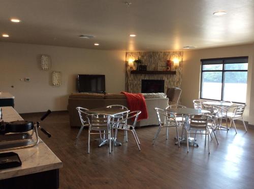 Scenic Shore Inn
