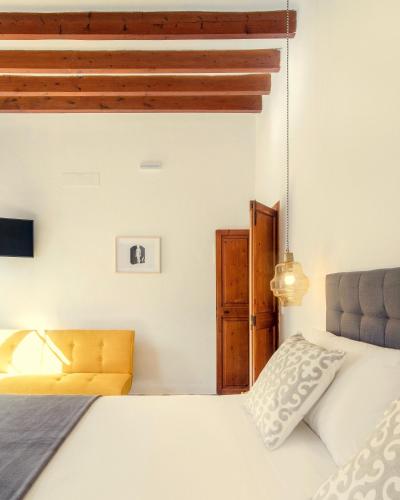 1 queen bed, 1 sofa bed